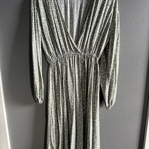 V-Neck Long Sleeve Floral midi Dress - Sage Green